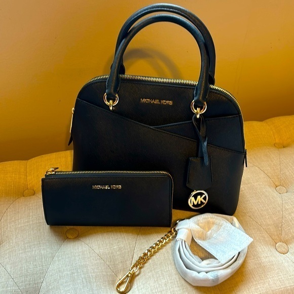 LIKE NEW Michael Kors Saffiano Dome Satchel & Wallet Jet Set Travel collection